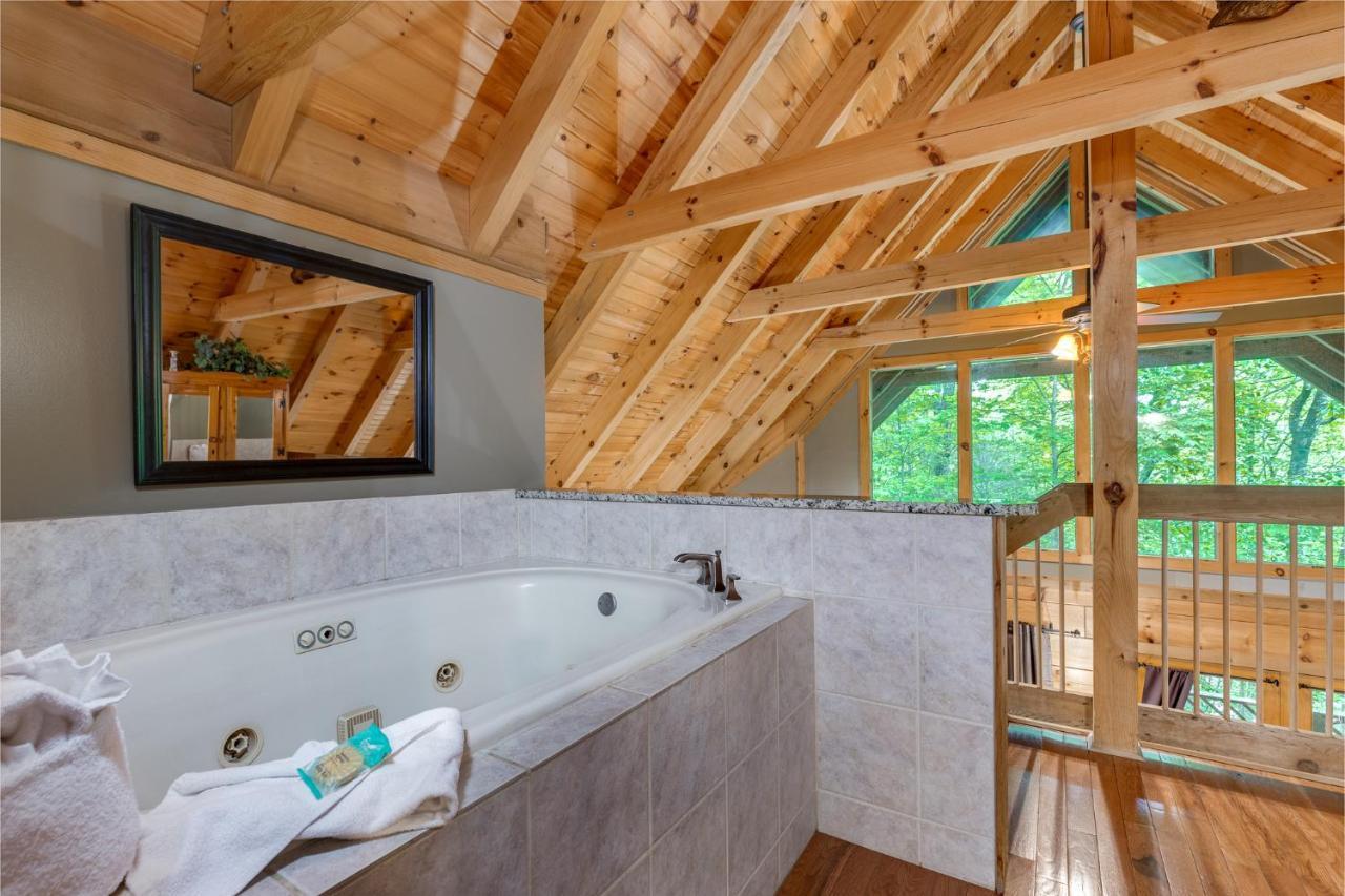 Above Ole Smokys Clouds Villa Gatlinburg Bagian luar foto