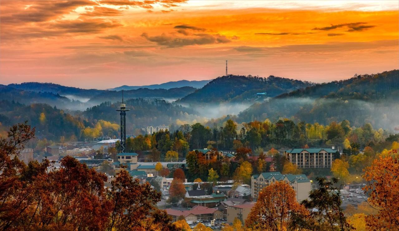 Above Ole Smokys Clouds Villa Gatlinburg Bagian luar foto
