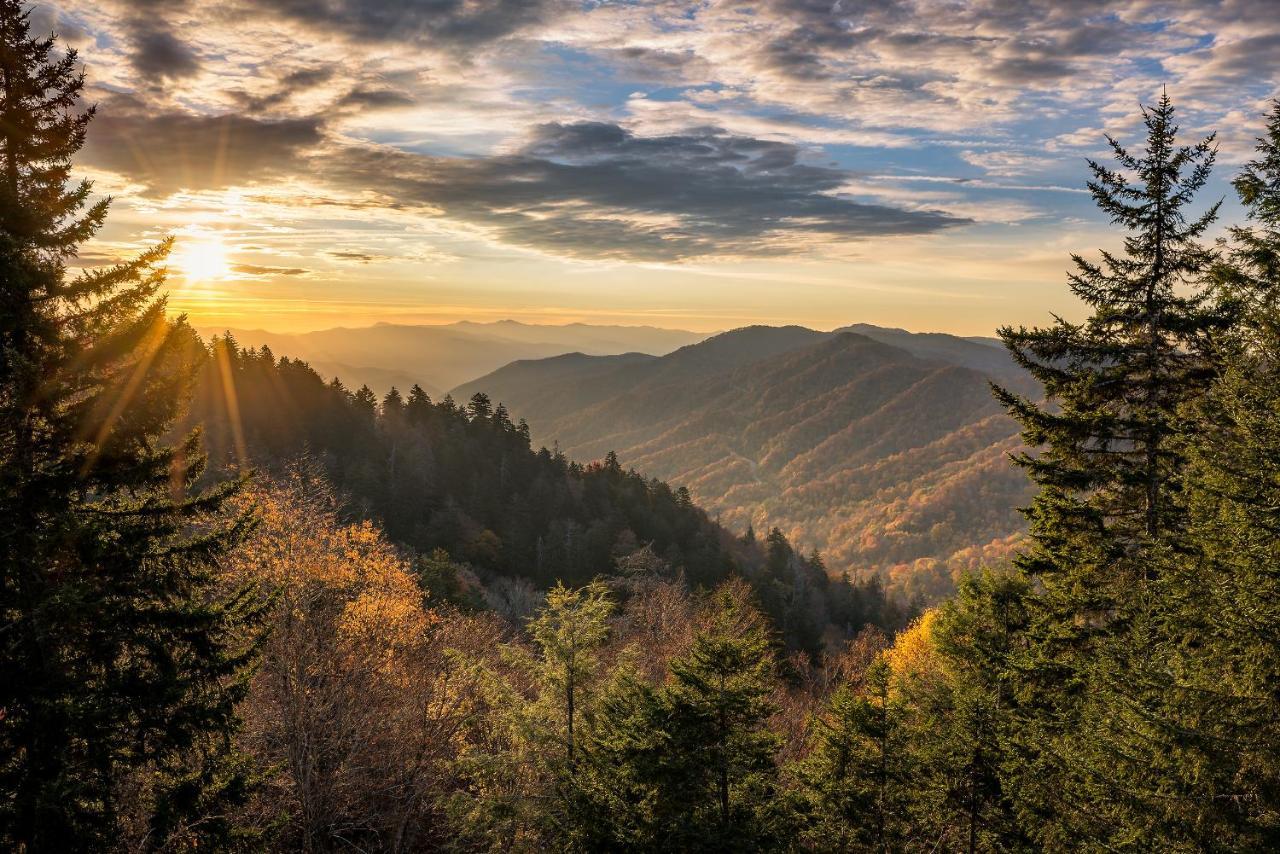 Above Ole Smokys Clouds Villa Gatlinburg Bagian luar foto